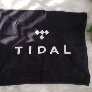 Tidal Black Hand Towel